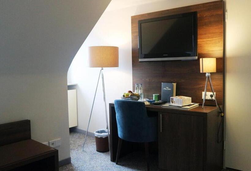 Comfort room with lake view, Haus Delecke