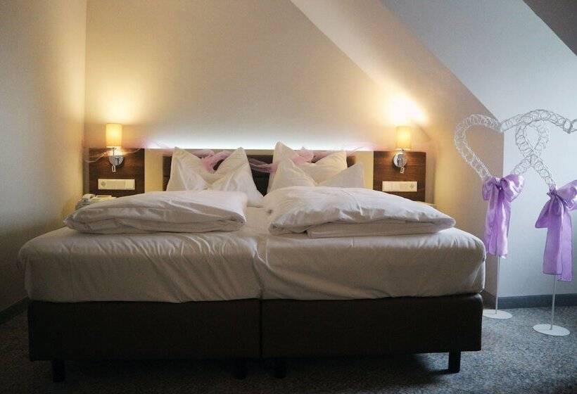 Comfort room with lake view, Haus Delecke