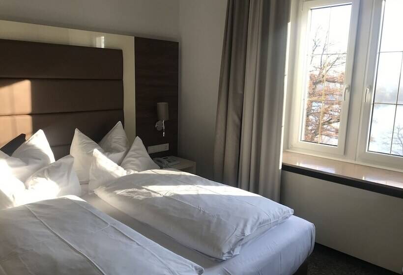 Comfort room with lake view, Haus Delecke