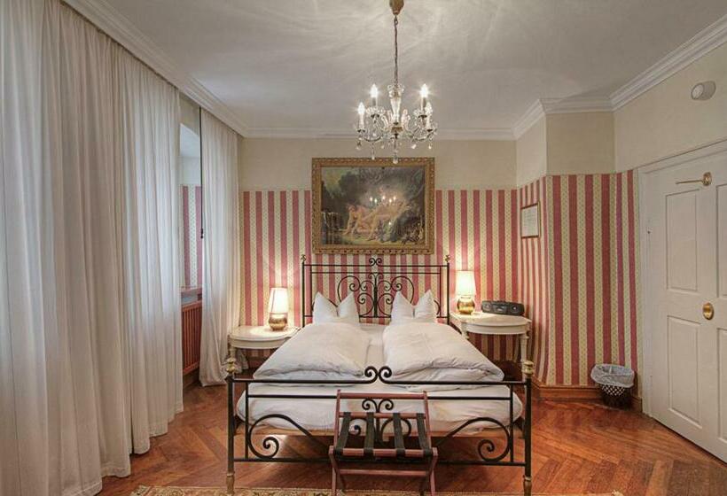 Номер Стандарт, Orphée   Kleines Haus