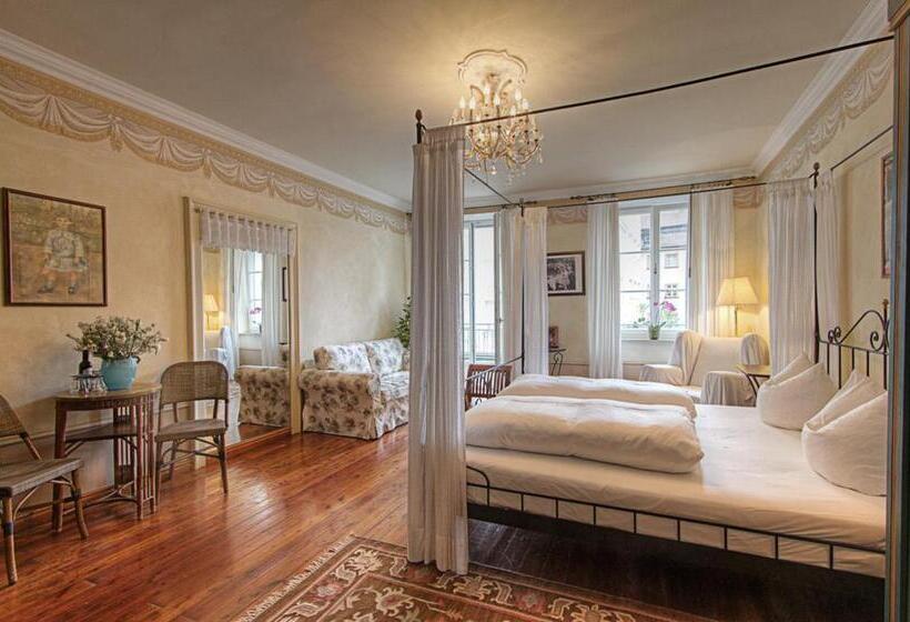 Номер Стандарт, Orphée   Kleines Haus