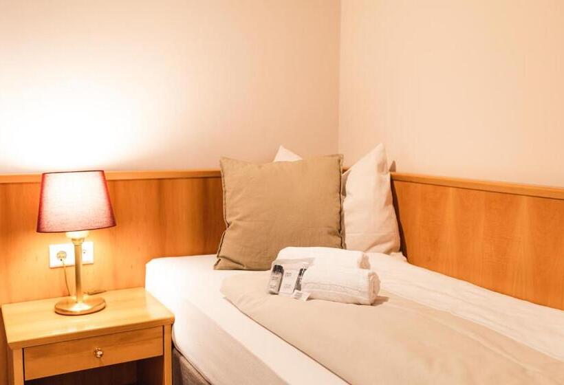 标准单人间, Restaurant Am Park