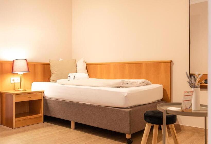 标准单人间, Restaurant Am Park