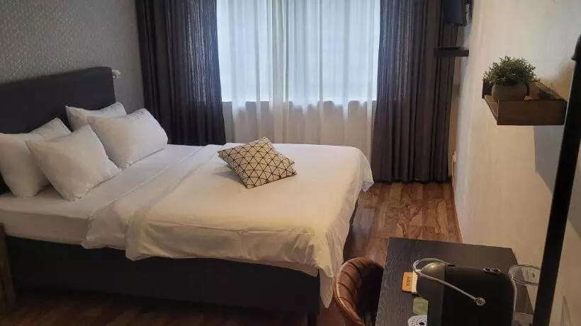 Standard Room, Kreuzblume Hotel & Weinstube