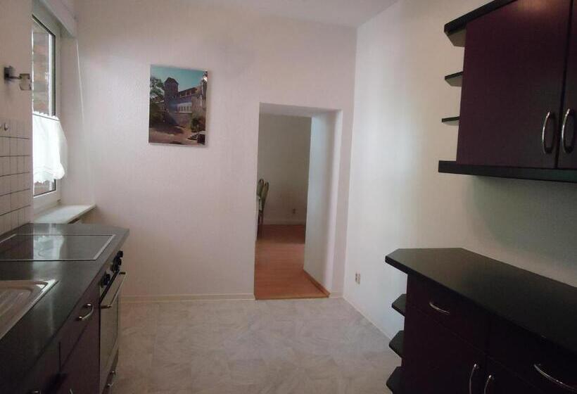 침실 3개 아파트, Schweizer Hof