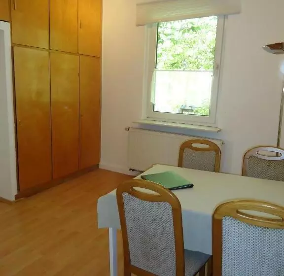 ３ベッドルームアパートメント, Schweizer Hof