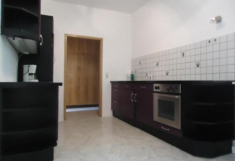 침실 3개 아파트, Schweizer Hof