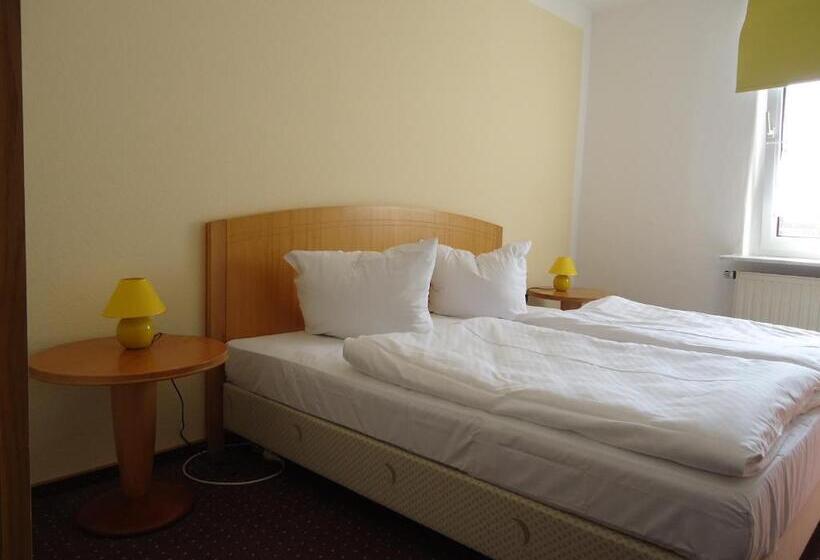 침실 3개 아파트, Schweizer Hof