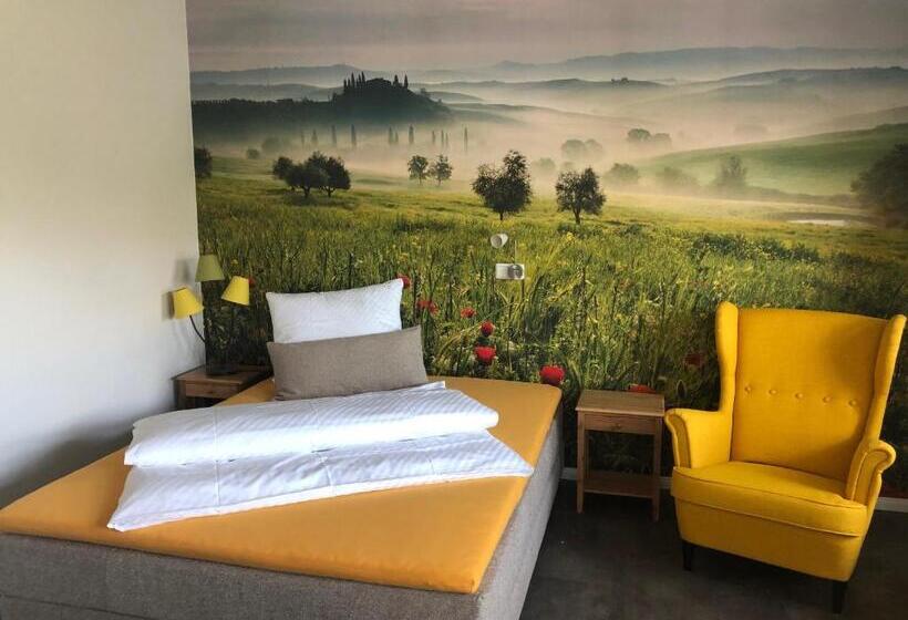 غرفة قياسية فردية, Zur Alten Schmiede