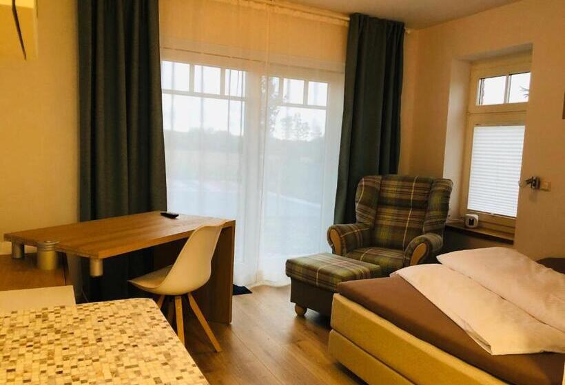 غرفة قياسية فردية, Zur Alten Schmiede