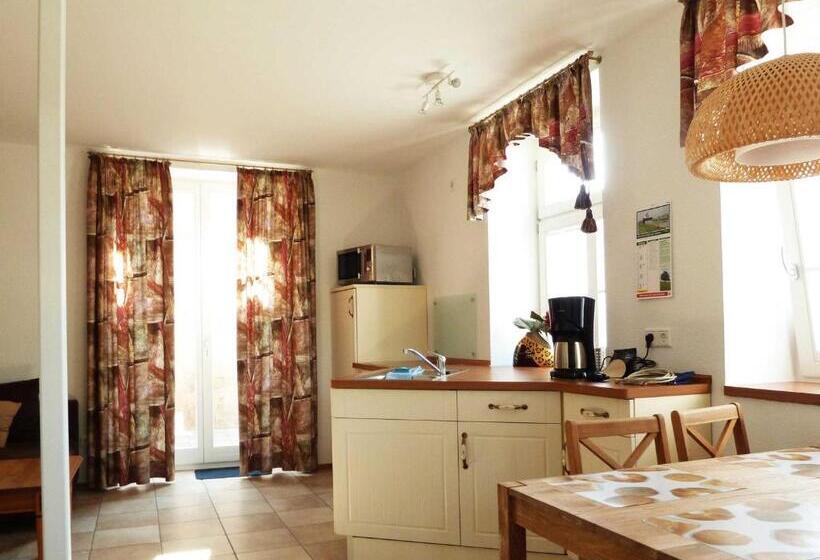 شقة غرفة واحدة, Zur Alten Schmiede