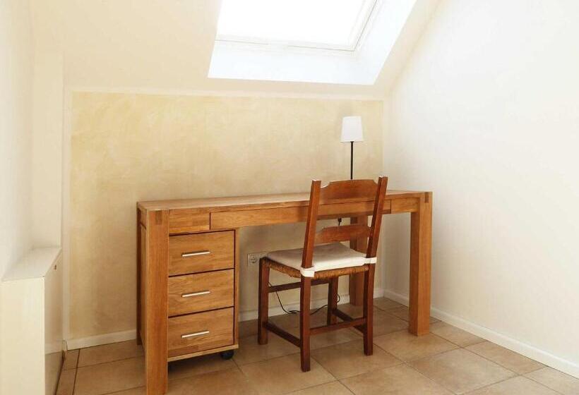 شقة غرفة واحدة, Zur Alten Schmiede