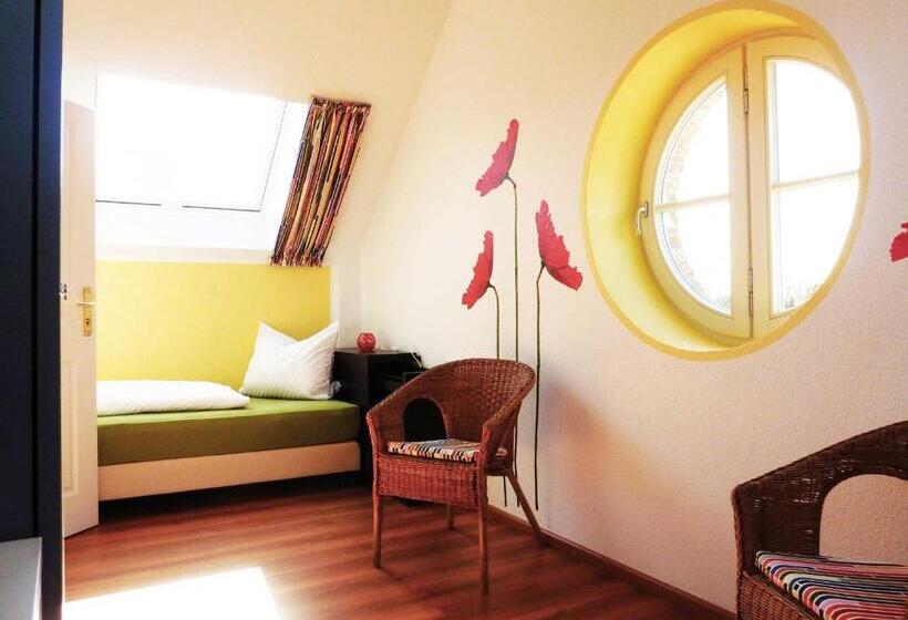 شقة غرفة واحدة, Zur Alten Schmiede