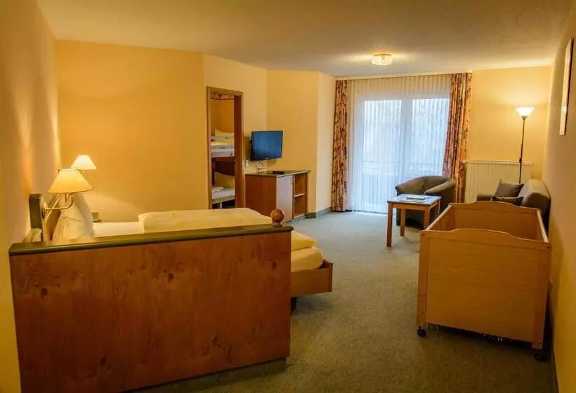 スーペリアトリプルルーム, Landhotel Henkenhof Willingen