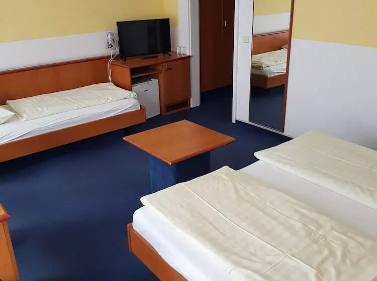 スタンダードトリプルルーム, Aspire Palais Recklinghausen, Trademark Collection By Wyndham