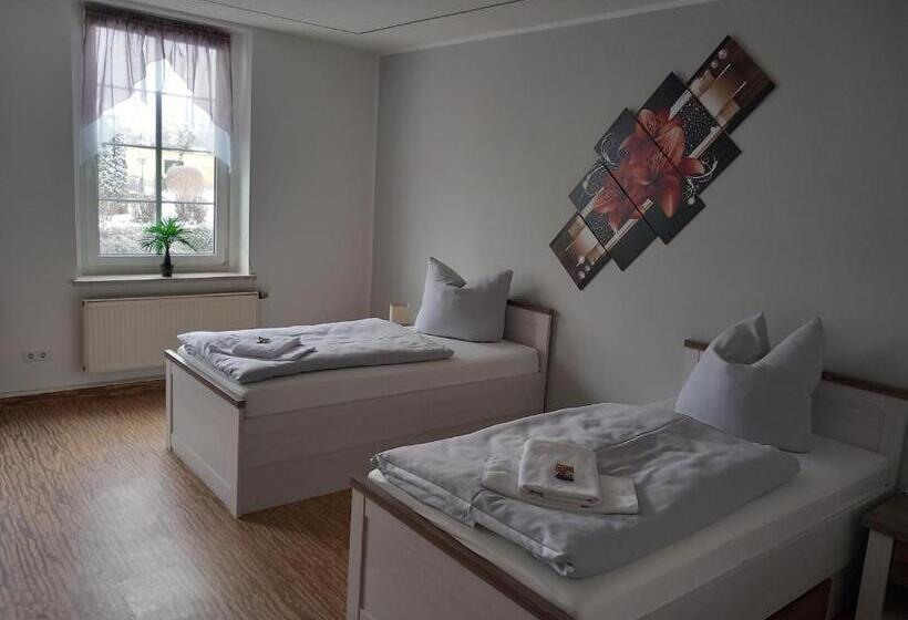 Люкс 3 Спальни, Eintracht