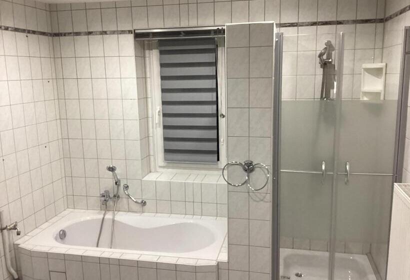 Люкс 3 Спальни, Eintracht