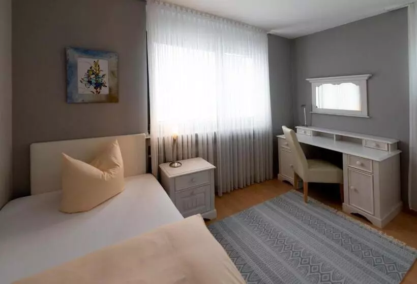 Standard Yhden Hengen Huone, Garni Regent