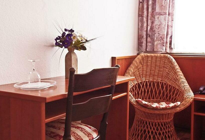 标准单人间, Restaurant Knechtstedener Hof