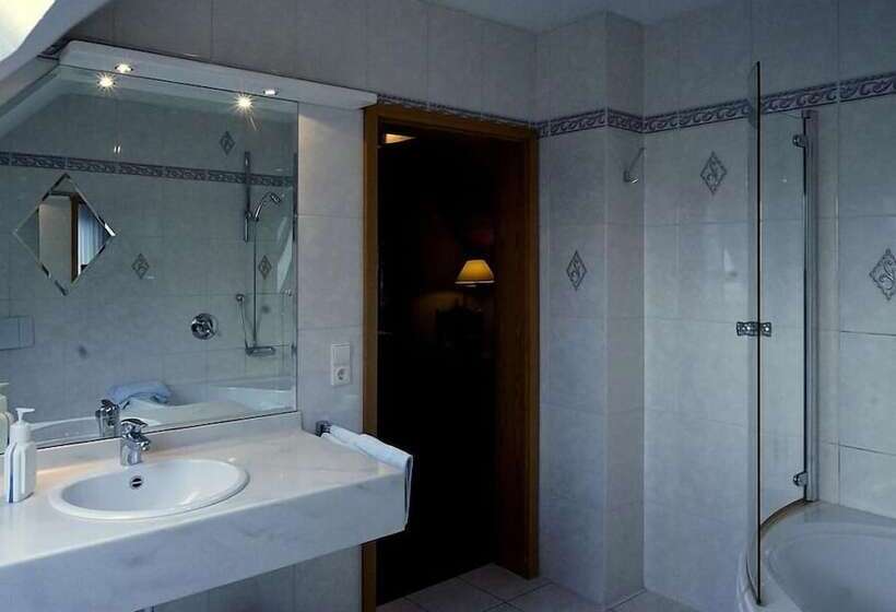 스탠다드 룸, Restaurant Stremme