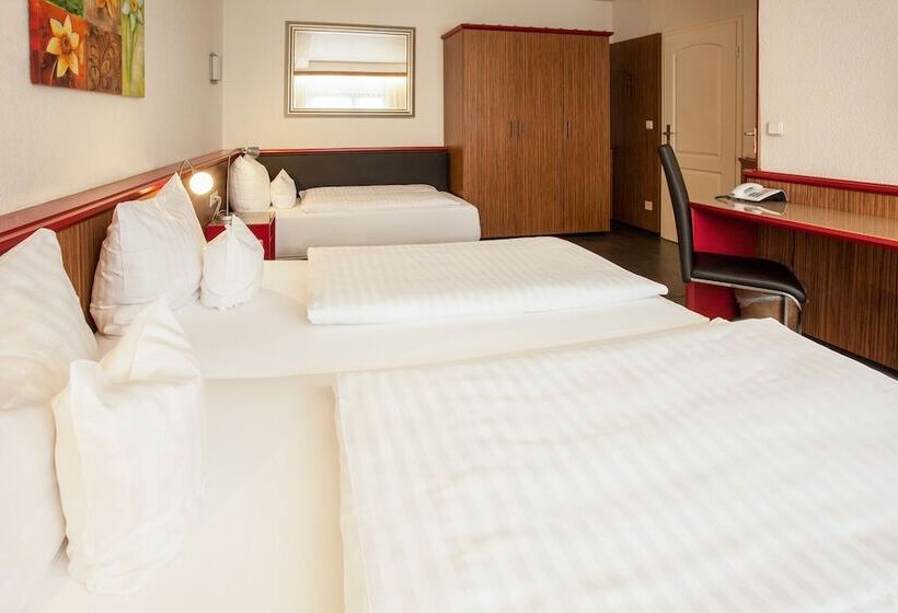 Номер Стандарт Трехместный, Trip Inn Hotel Ariane