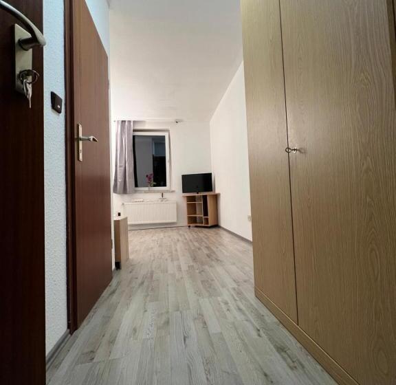 标准单人间, Zum Rücking