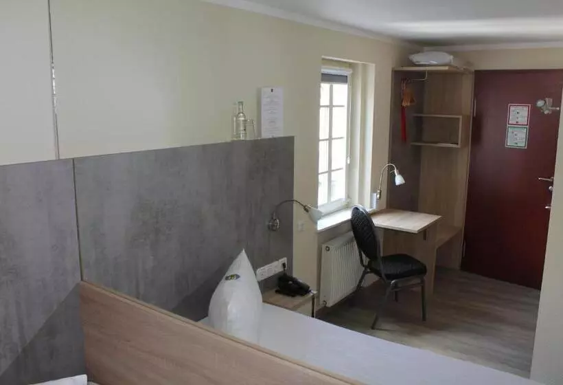 Basic Yhden Hengen Huone, Zur Altstadt