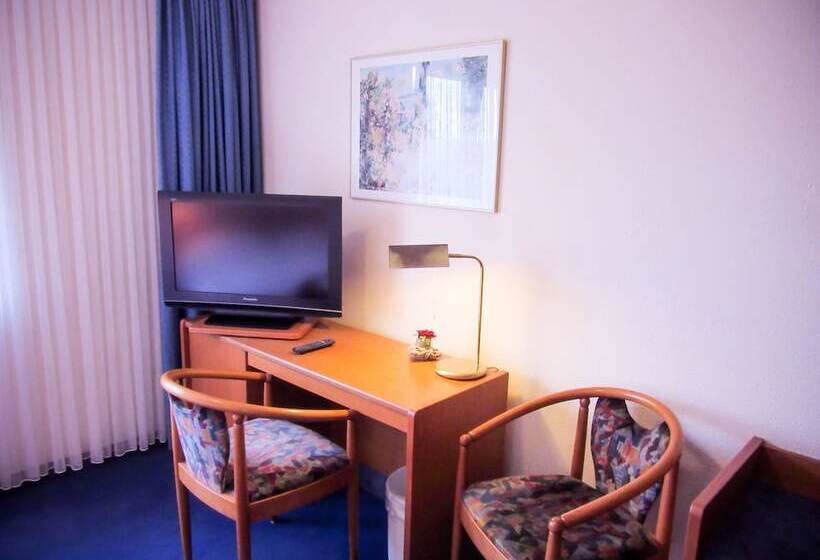 Quarto Estandar Individual, Zur Flora