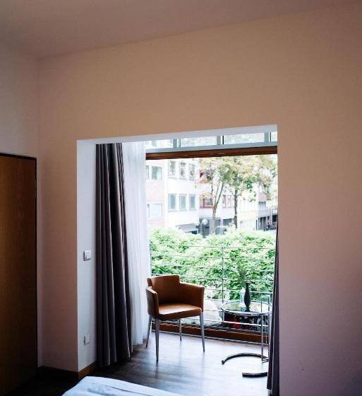 Номер Стандарт, Lint Hotel Köln