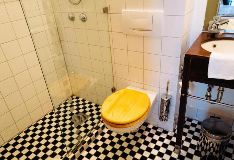 اتاق اکونومی, Lint Hotel Köln