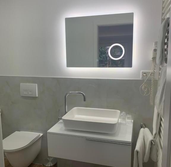 스탠다드 트리플 룸, Robrooks Hotel Garni