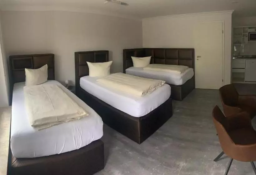 スタンダードトリプルルーム, Robrooks Hotel Garni