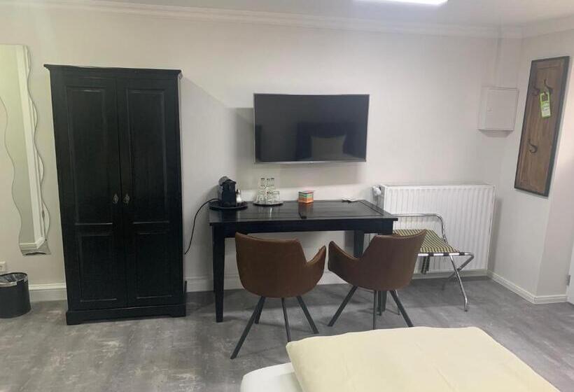 스탠다드 트리플 룸, Robrooks Hotel Garni