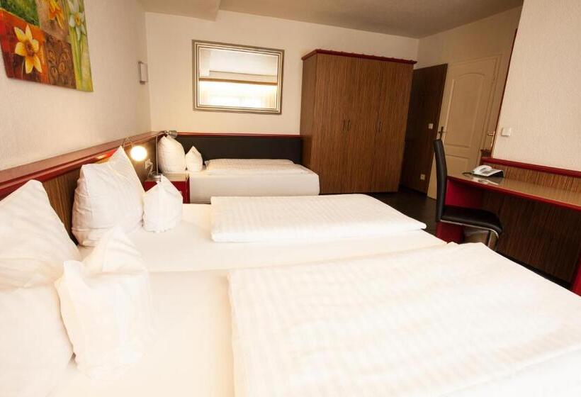 Номер Стандарт Трехместный, Trip Inn Hotel Ariane