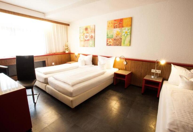 Номер Стандарт Трехместный, Trip Inn Hotel Ariane