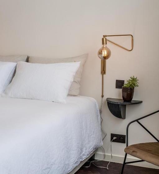 חדר דחוקס עם מיטת קינג, B Guest Sleep & Retreat