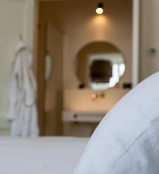 חדר דחוקס עם מיטת קינג, B Guest Sleep & Retreat