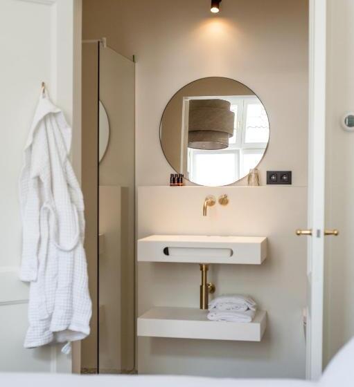 חדר דחוקס עם מיטת קינג, B Guest Sleep & Retreat