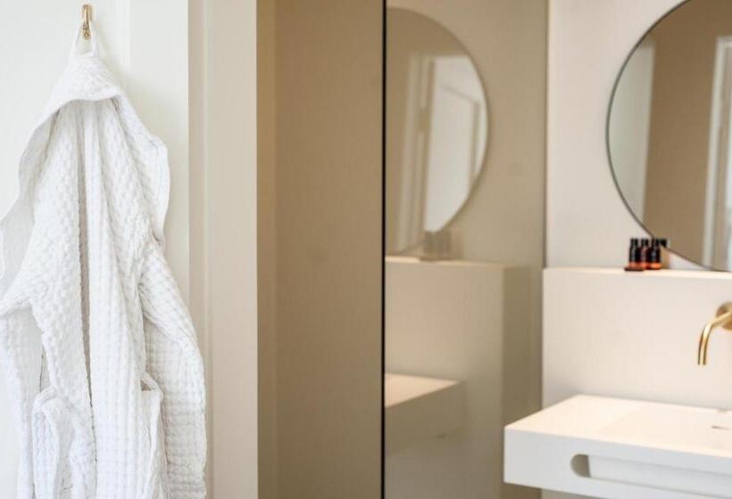 חדר דחוקס עם מיטת קינג, B Guest Sleep & Retreat