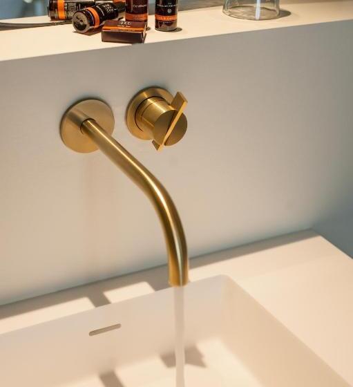 חדר דחוקס עם מיטת קינג, B Guest Sleep & Retreat