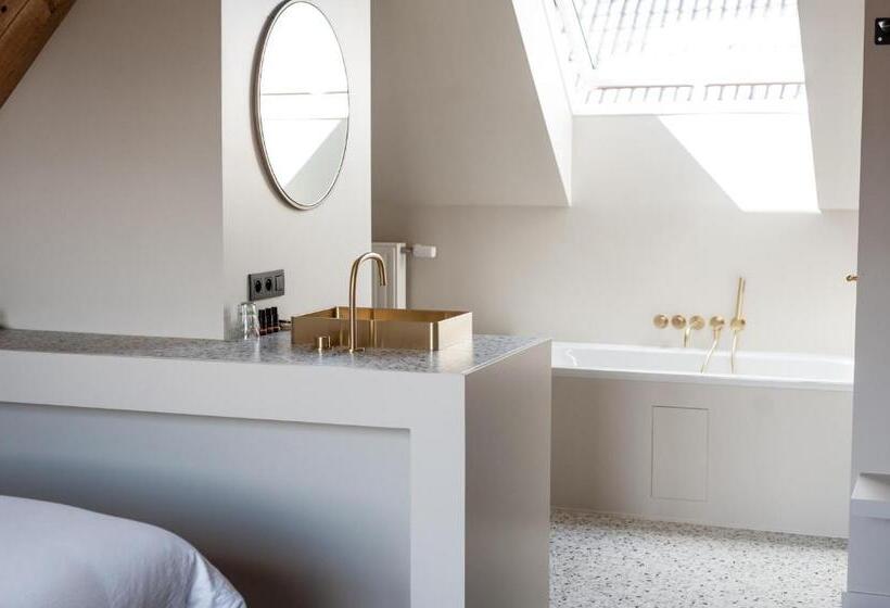 סוויטה עם מרפסת, B Guest Sleep & Retreat