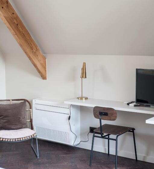 סוויטה עם מרפסת, B Guest Sleep & Retreat