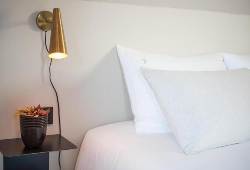 סוויטה עם מרפסת, B Guest Sleep & Retreat