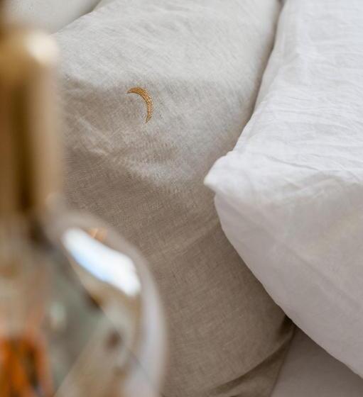 חדר דחוקס עם מיטת קינג, B Guest Sleep & Retreat