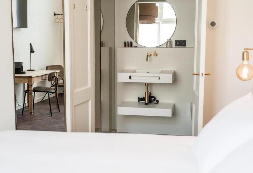 חדר דחוקס עם מיטת קינג, B Guest Sleep & Retreat