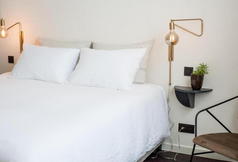 חדר דחוקס עם מיטת קינג, B Guest Sleep & Retreat