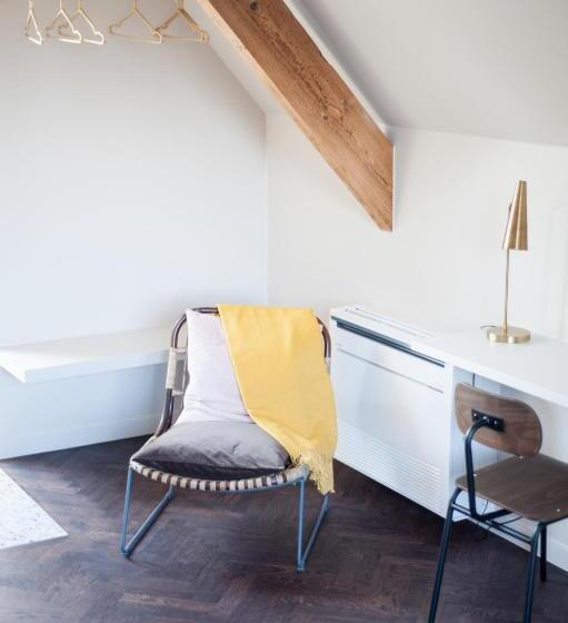 סוויטה עם מרפסת, B Guest Sleep & Retreat