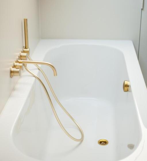 סוויטה עם מרפסת, B Guest Sleep & Retreat