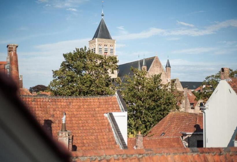 סוויטה עם מרפסת, B Guest Sleep & Retreat