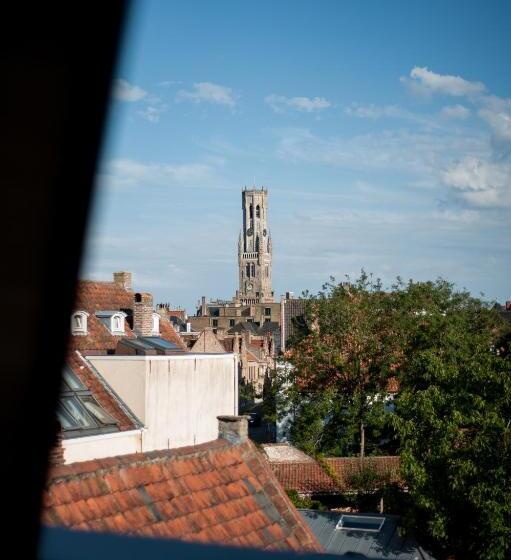 סוויטה עם מרפסת, B Guest Sleep & Retreat